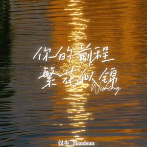 裸体美女张开双腿露黑毛
