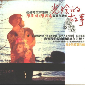 裸体美女张开双腿露黑毛
